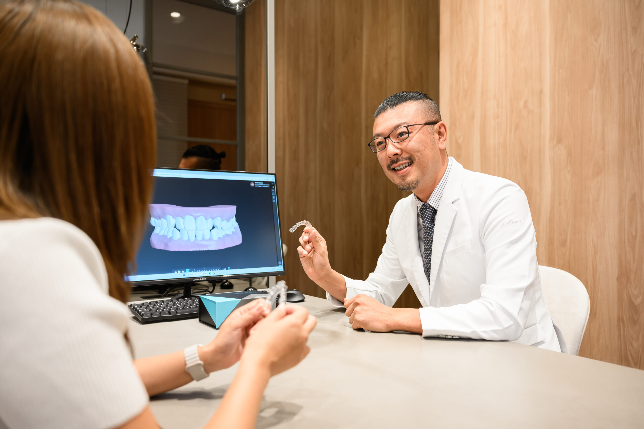 見えない矯正で叶える理想の笑顔-マウスピース矯正の進め方ガイド-