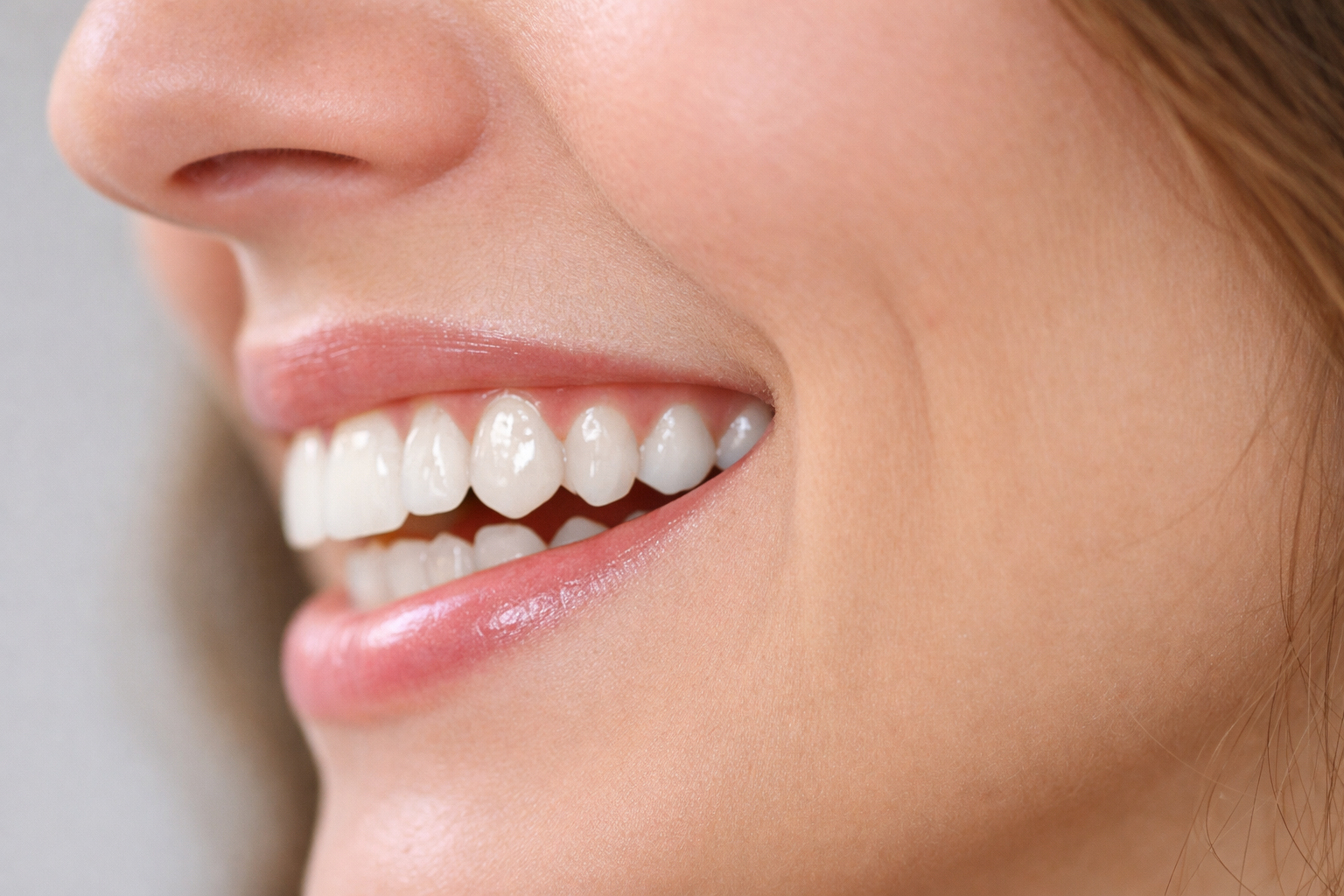 【歯に白いシミ】実は危険サイン？ホワイトスポットの正体とは