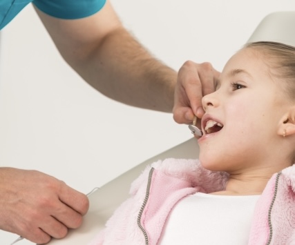 お子様の歯並びが気になる方へ|小児矯正の始める時期とⅠ期・Ⅱ期治療の違い