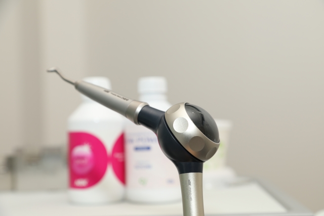 着色が気になる方へ｜こすらない歯のクリーニング“エアフロー”とは